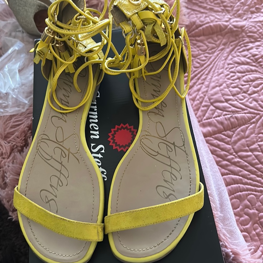 Bright yellow Carmen Steffens size 9(39eursize)